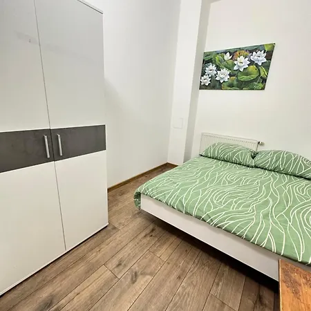 2br Near Center Quiet And Cozy شقة *