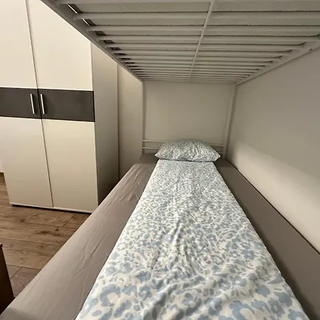 2br Near Center Quiet And Cozy شقة