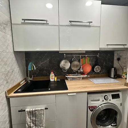 2br Near Center Quiet And Cozy شقة