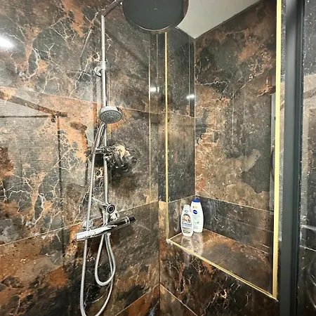 2br Near Center Quiet And Cozy شقة *