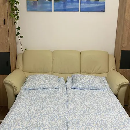 2br Near Center Quiet And Cozy شقة *